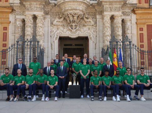 Moreno agradece al Unicaja llevar el nombre de Andalucía por Europa con deportividad, talento y grandeza