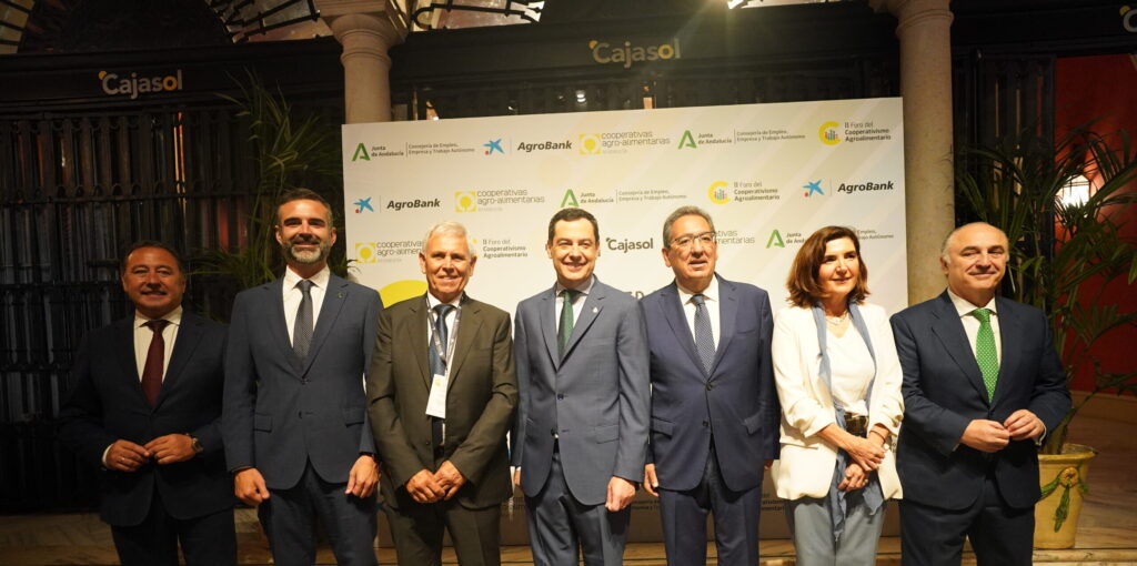 Moreno destaca la aportación de las cooperativas agroalimentarias para construir una economía fuerte y competitiva