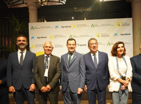 Moreno destaca la aportación de las cooperativas agroalimentarias para construir una economía fuerte y competitiva