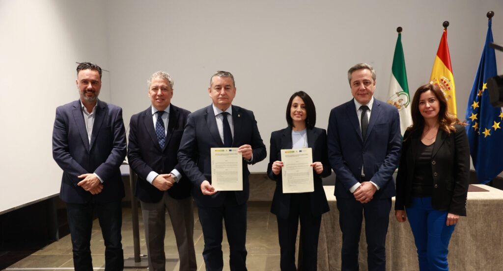 Junta y EOI acuerdan crear centros de formación en competencias digitales en grandes ciudades