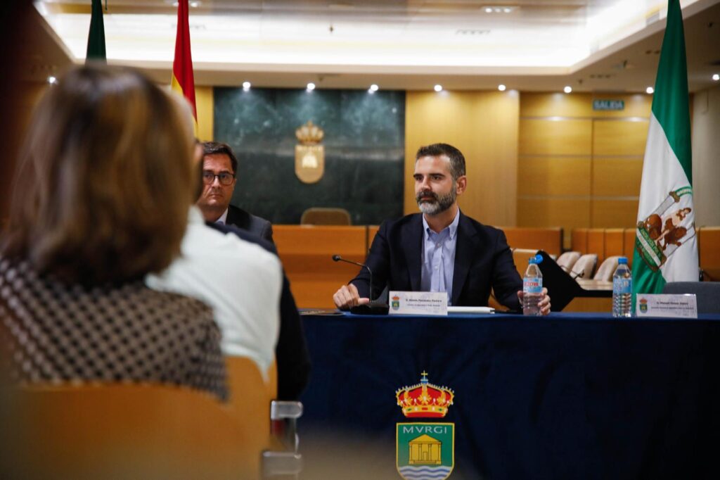 Fernández-Pacheco mantiene en El Ejido una reunión técnica con el sector hortofrutícola de invernadero de Almería y Granada