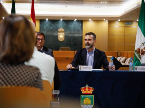 Fernández-Pacheco mantiene en El Ejido una reunión técnica con el sector hortofrutícola de invernadero de Almería y Granada