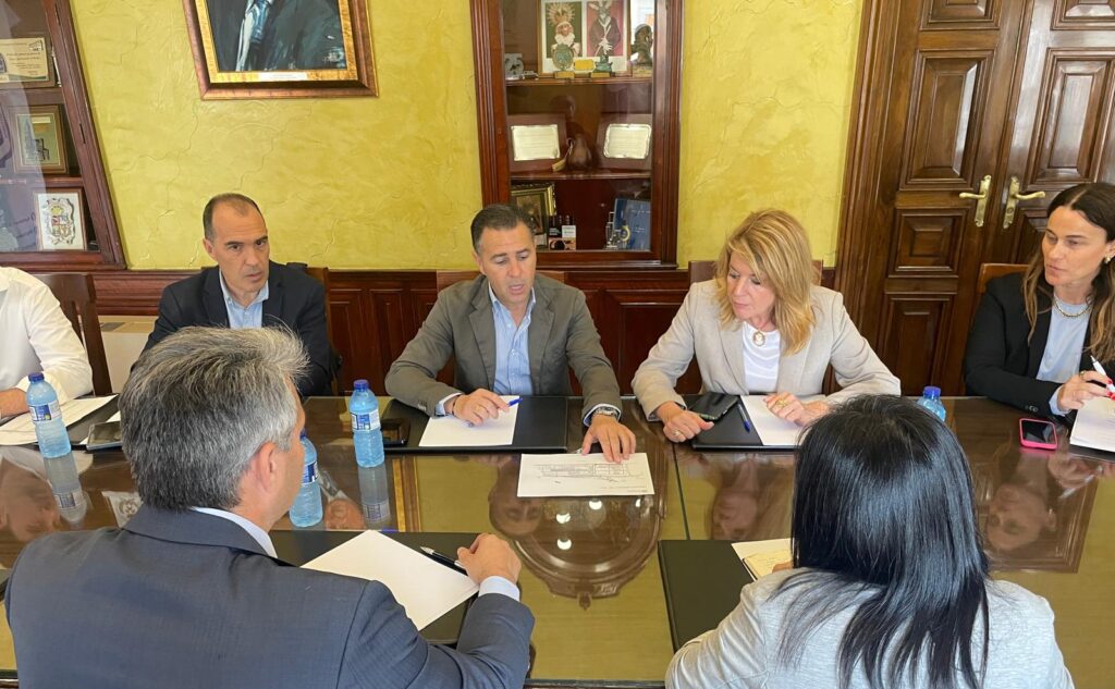 La multinacional Trina Solar y Arbro presentan al Ayuntamiento de Huelva un proyecto de más de 100 millones de euros