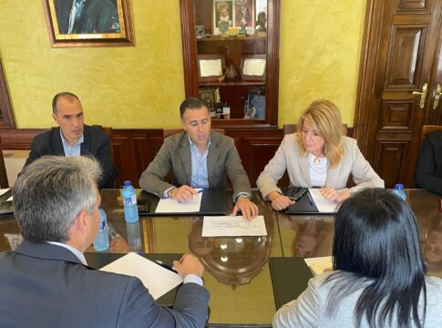 La multinacional Trina Solar y Arbro presentan al Ayuntamiento de Huelva un proyecto de más de 100 millones de euros