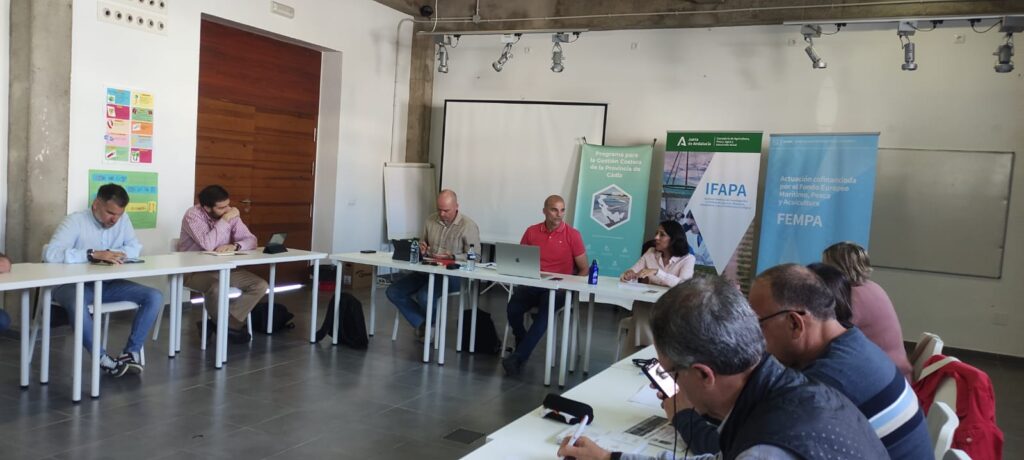 La Diputación de Cádiz busca vías para que los ayuntamientos afectados por el alga invasora reduzcan el coste del vertedero