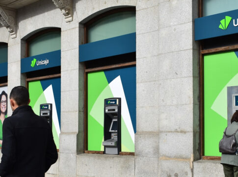 Unicaja facilita a sus clientes financiación para el pago de la Renta y anticipos de la devolución