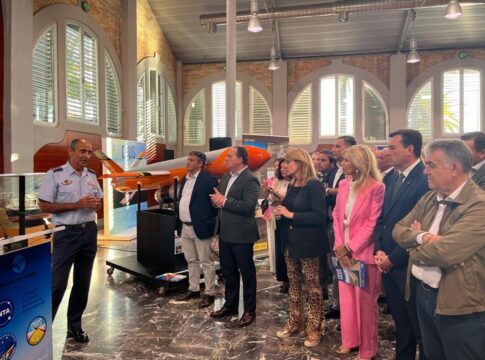 El Puerto de Huelva muestra satélites, cohetes y drones, que reflejan la historia del INTA y el Centro de Experimentación de El Arenosillo en Mazagón desde los años 60