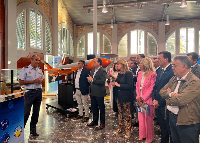 El Puerto de Huelva muestra satélites, cohetes y drones, que reflejan la historia del INTA y el Centro de Experimentación de El Arenosillo en Mazagón desde los años 60
