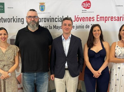 Cerca de un centenar de jóvenes empresarios y empresarias se reúnen en Sanlúcar la Mayor en el primer encuentro interprovincial de negocios de este año