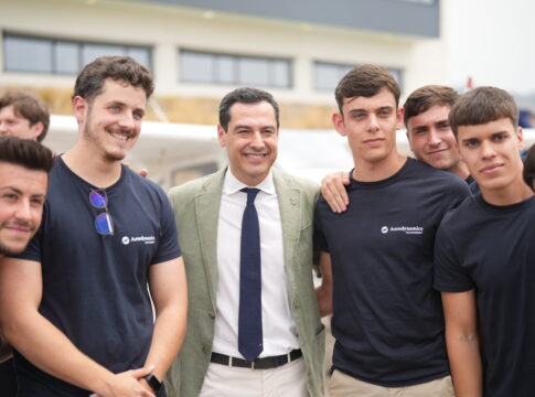 Moreno pone en valor el sector de la aeronáutica como uno de los cuatro pilares del proyecto económico andaluz