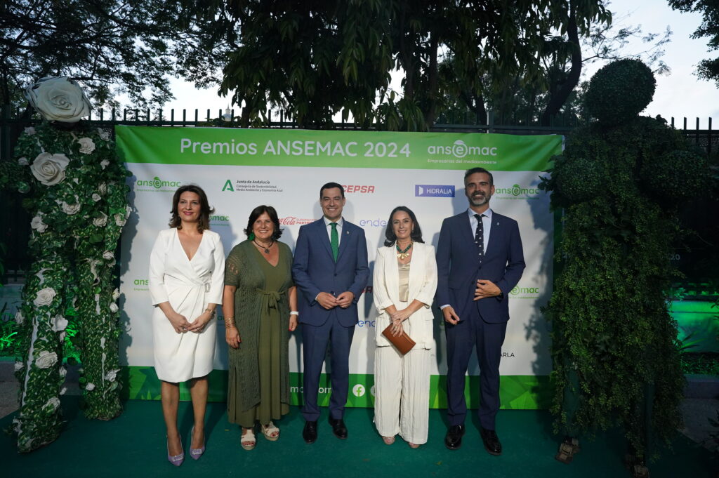 Moreno destaca el papel de las mujeres en la transformación de Andalucía y su contribución para que sea una potencia en España y Europa