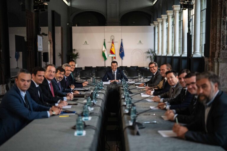 Moreno se marca como objetivo que Andalucía sea referente europeo del sector aeroespacial