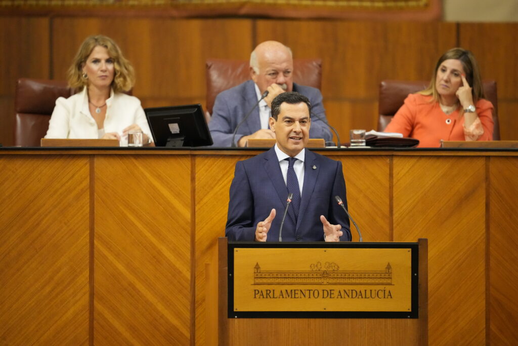 Moreno anuncia la firma de un Plan de Empleo Juvenil con la CEA, UGT y CCOO dotado con 496 millones