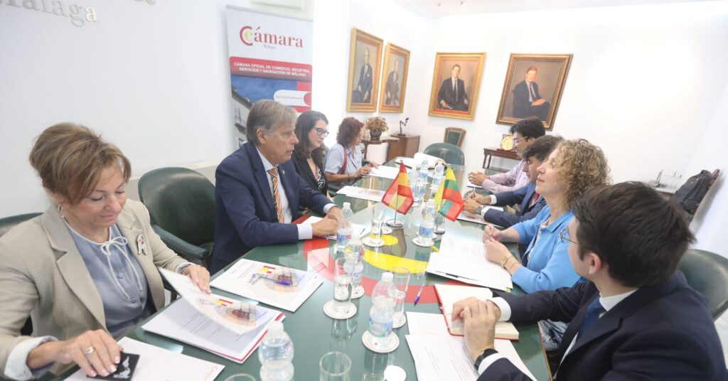 La Cámara de Comercio de Málaga recibe a la embajadora y a una delegación de Lituania para potenciar sus relaciones comerciales y abrir el mercado del Báltico a las empresas malagueñas