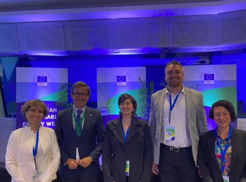 Paradela plantea destinar fondos europeos a mejorar las redes eléctricas e interconexiones para acelerar la transición energética