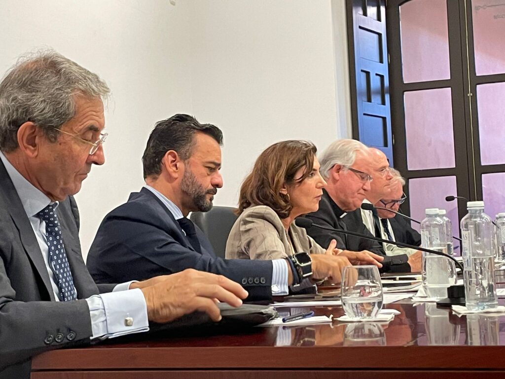 Rocío Blanco participa en las jornadas sobre dignidad humana y su implicación económica