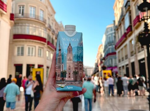 La empresa malagueña Ly Company Group suma Sevilla y Santiago a sus envases artísticos y alcanza así a más de 15 ciudades europeas