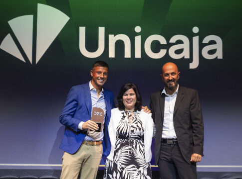 Unicaja, galardonado en los Premios DEC como mejor proyecto de innovación por MarÍA, su prototipo de banca conversacional