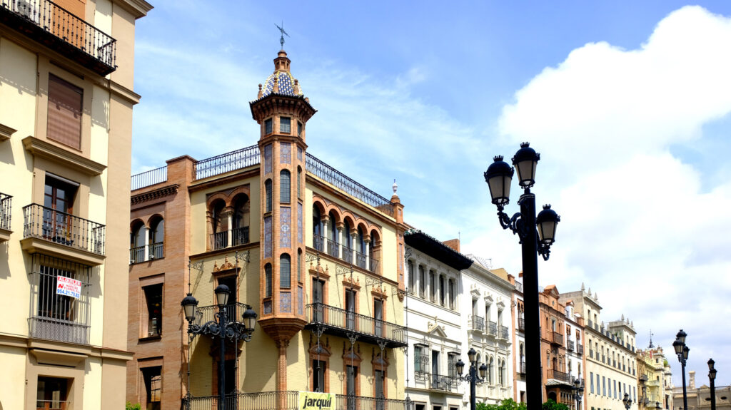 JARQUIL construirá el nuevo hotel 5* GL de la Avenida de la Constitución de Sevilla para RETAILCO