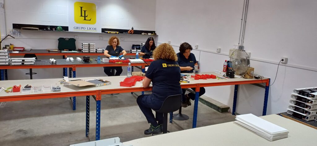 Grupo LICOE impulsa la inserción laboral de mujeres mayores de 45 años con su nuevo servicio de outsourcing de montaje industrial denominado Manos Maestras
