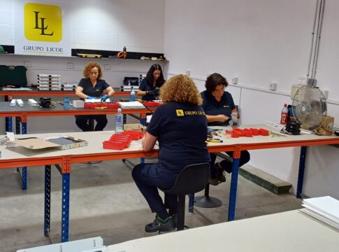 Grupo LICOE impulsa la inserción laboral de mujeres mayores de 45 años con su nuevo servicio de outsourcing de montaje industrial denominado Manos Maestras