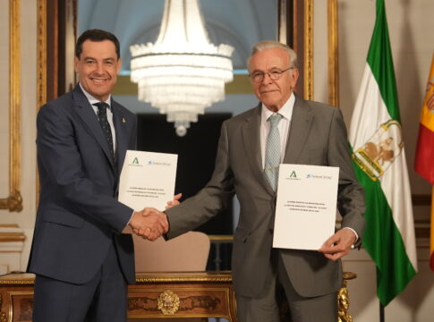 Junta y Fundación ‘la Caixa’ reeditan su acuerdo para destinar 66 millones a obra social en Andalucía