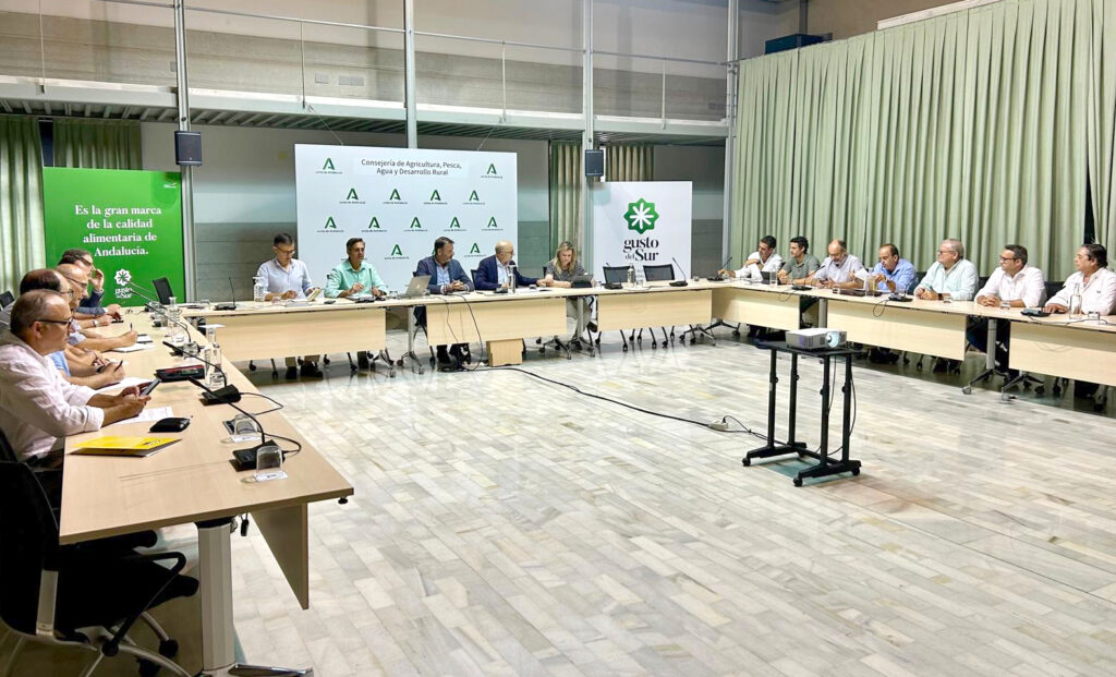Junta y sector constituyen un grupo de trabajo para impulsar la interprofesional andaluza de los cítricos