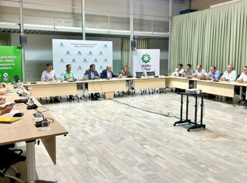 Junta y sector constituyen un grupo de trabajo para impulsar la interprofesional andaluza de los cítricos