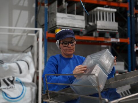 La jiennense Bandesur, con una facturación de 25 millones de euros, lleva con sus bandejas reciclables a Marruecos, Portugal y Francia