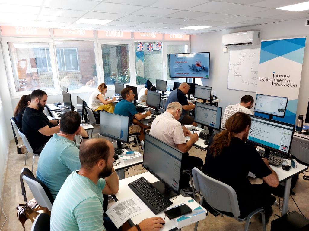 Empleo cierra a finales de julio la inscripción en siete cursos de formación en tecnología 5G