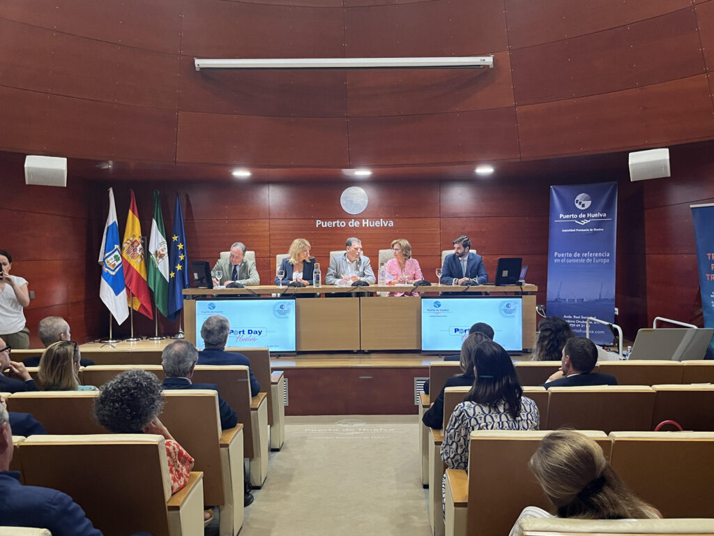 Una treintena de empresas e instituciones españolas y francesas se dan cita en el Puerto de Huelva en un encuentro organizado por la Cámara de Comercio Franco-Española