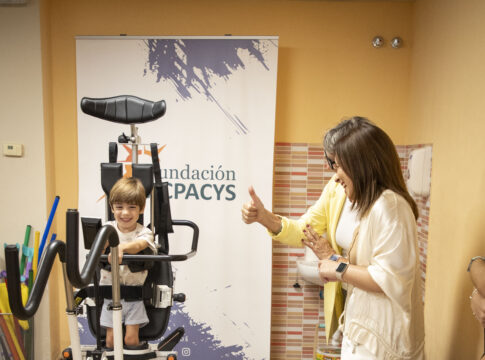 La Diputación de Córdoba financia la adquisición por parte de Acpacys de un innovador aparato de terapia robótica para niños y adolescentes