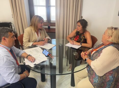 El Ayuntamiento y la Consejería de Salud abordan la situación sanitaria de Huelva