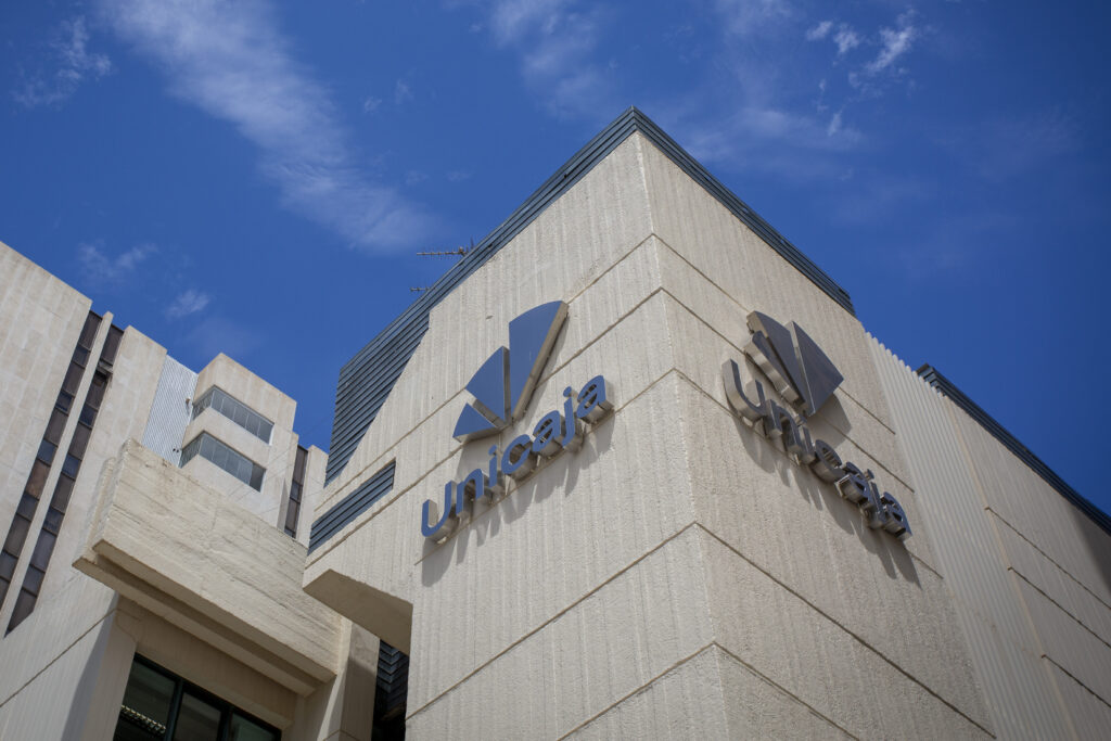 Unicaja duplica su beneficio hasta los 294 millones de euros en el primer semestre, con crecimiento a doble dígito de todos los márgenes