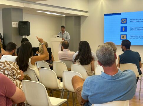 Profesionales de viviendas turísticas abanderan un movimiento en Sevilla para frenar la turismofobia