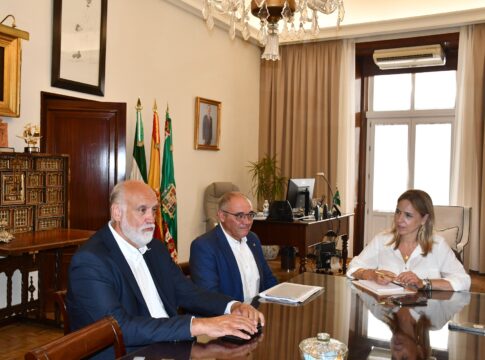 La Diputación de Cádiz y la Fundación Puerta de América estudian vías de colaboración para reforzar el protagonismo histórico de Sanlúcar 