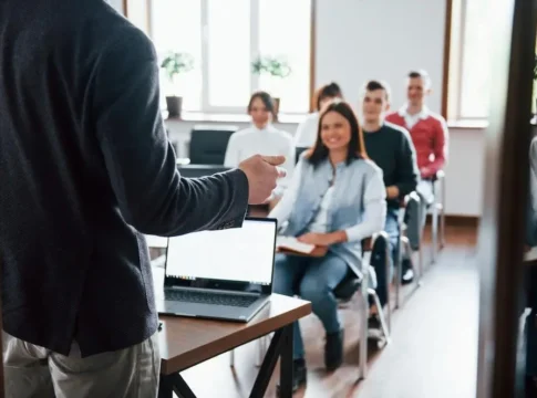 Cámaras Andalucía forma a desempleados para que impulsen sus propias empresas con el programa ‘CREA Y EMPRENDE+’