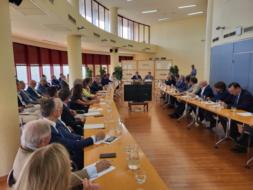 La Junta se reúne con la CEA para compartir resultados y planes con los que seguir impulsando la industria en Andalucía