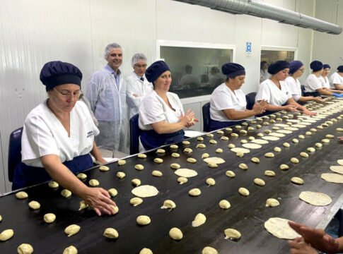 Fernández-Pacheco destaca a Inés Rosales como referente de la industria agroalimentaria andaluza