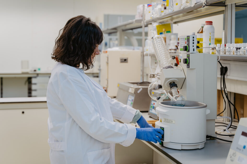 Almudena Gómez (Inves Biofarm): “Nos dedicamos al desarrollo y fabricación de productos cosméticos y productos sanitarios”