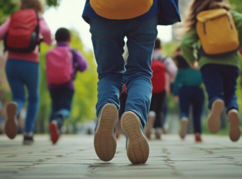 Podólogos de Andalucía advierte que el 60% de escolares emplea un calzado inadecuado para ir al colegio