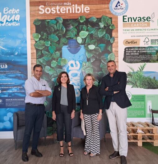 Rocío Blanco visita en Alhaurín de la Torre la sede de LY Company Group, líder en agua en brik
