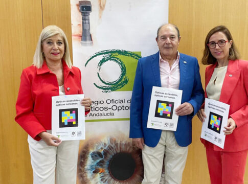 Ópticos-Optometristas de Andalucía apuestan por la accesibilidad de sus más de 1.800 establecimientos sanitarios de óptica para personas con discapacidad visual