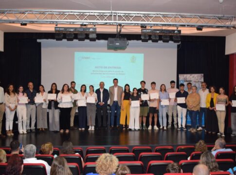 Un total de 16 jóvenes de Estepa reciben las becas de formación superior de Calgovsa