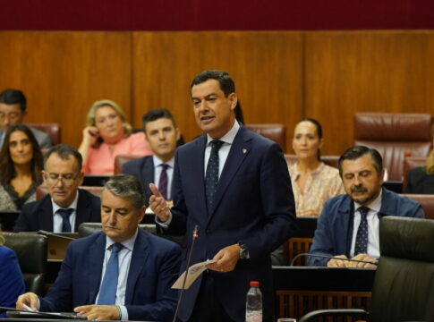 Moreno indica que la política de bajada de impuestos de Andalucía contribuye a su avance y a hacerla más eficiente y competitiva