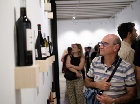 La exposición ‘Cien años en boca de todos’ pone en valor la cultura del vino malagueño con motivo del centenario de la inscripción de la marca ‘Málaga’