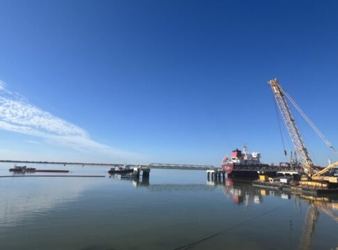 El Puerto de Huelva acoge hoy un simulacro de vertido de un buque en el puerto exterior