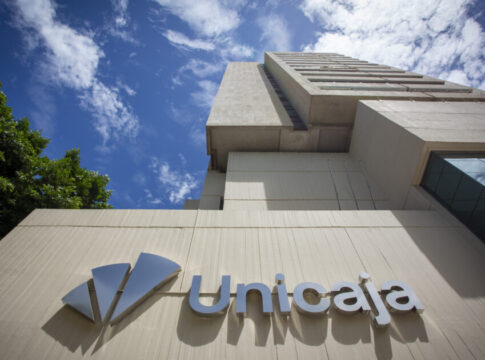 Unicaja calcula y certifica su huella de carbono corporativa para trabajar en su reducción