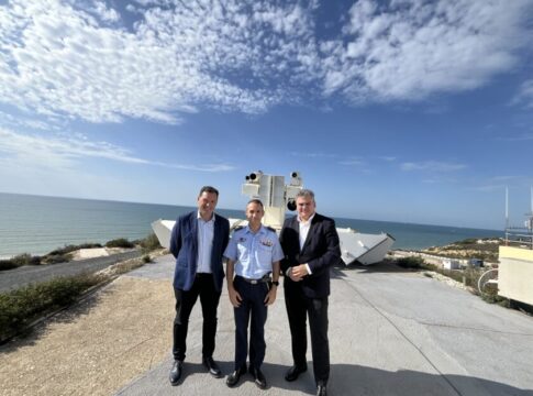 El presidente del Puerto de Huelva y el director en funciones visitan el Centro de Experimentación de El Arenosillo para conocer sus actividades y las pruebas con aeronaves y aviones no tripulados
