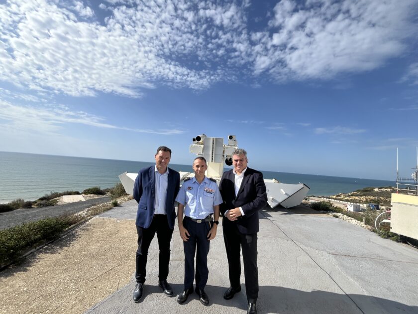 El presidente del Puerto de Huelva y el director en funciones visitan el Centro de Experimentación de El Arenosillo para conocer sus actividades y las pruebas con aeronaves y aviones no tripulados
